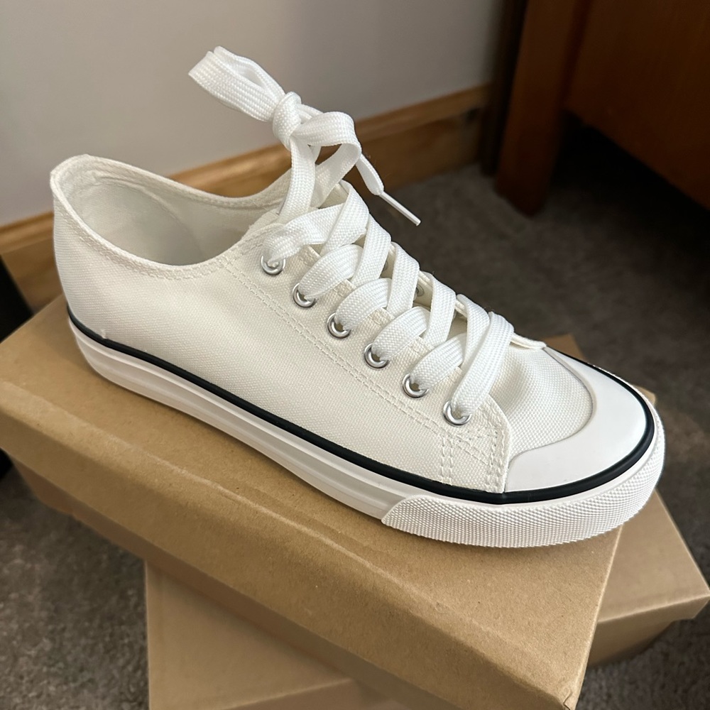 White canvas LaSheelah sneakers size 6